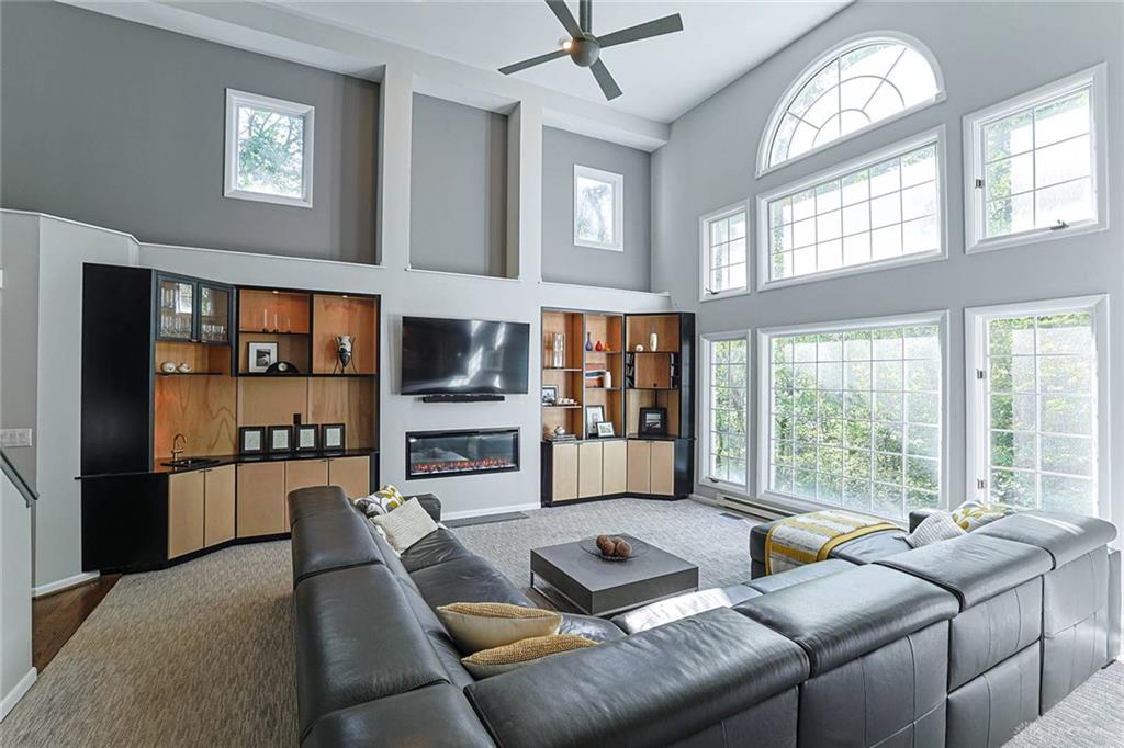 5748 Golf Crest Property Photo 10