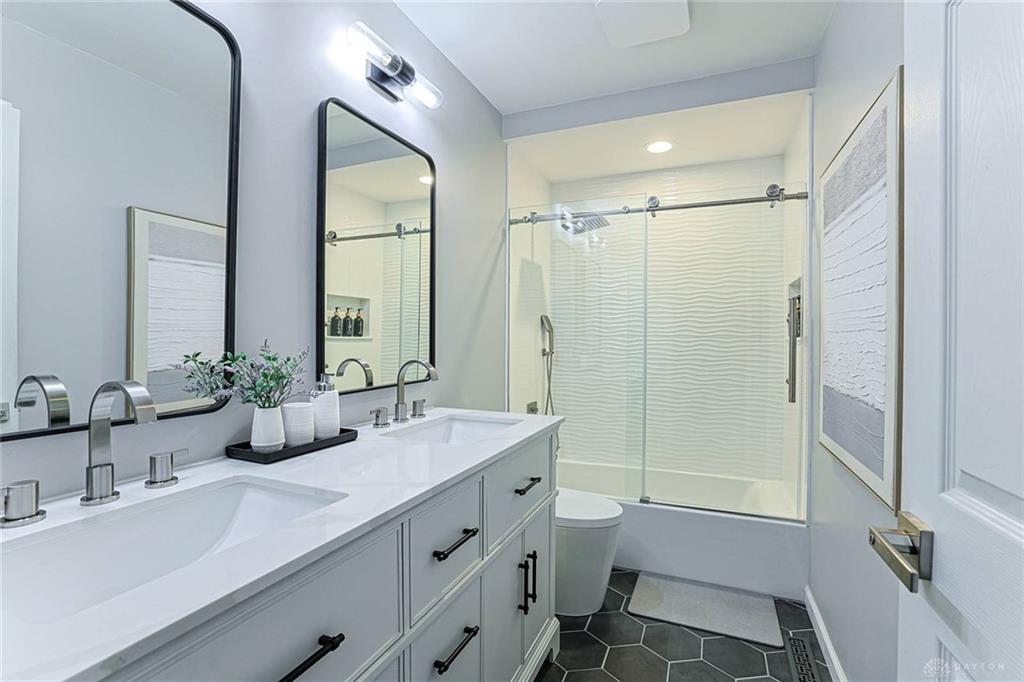 5748 Golf Crest Property Photo 40
