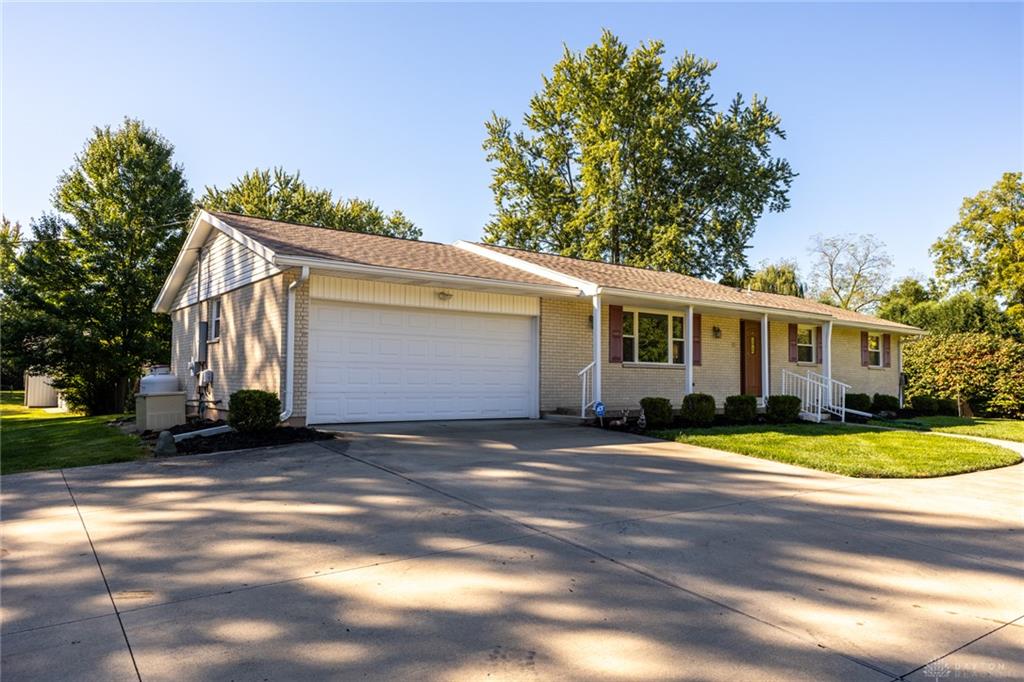 920 E Shoop Property Photo 2