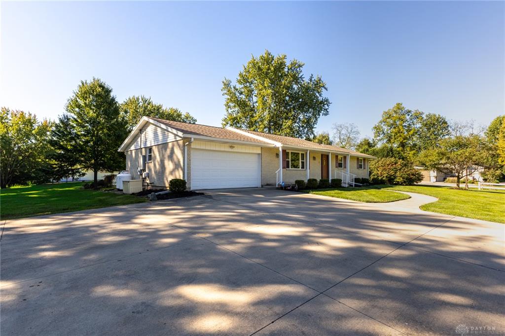 920 E Shoop Property Photo 3