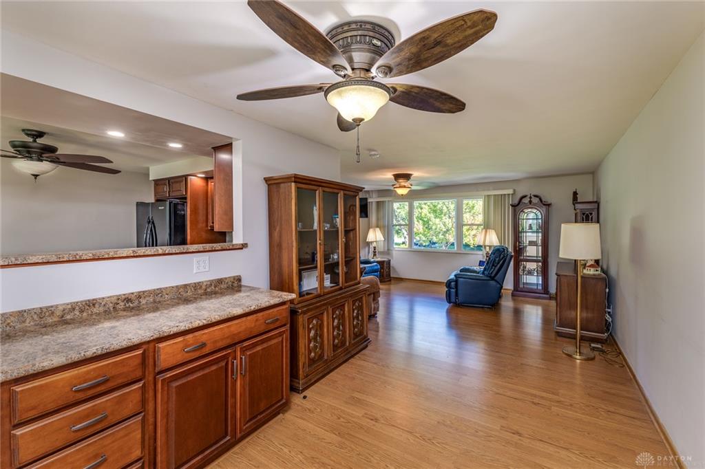 920 E Shoop Property Photo 11