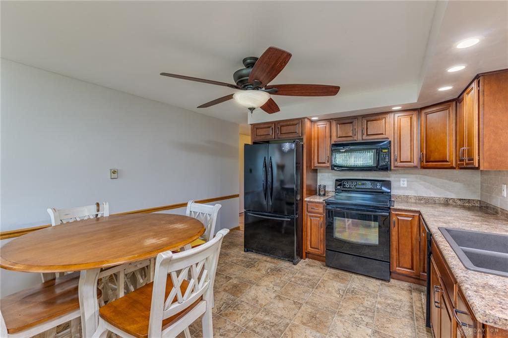 920 E Shoop Property Photo 12