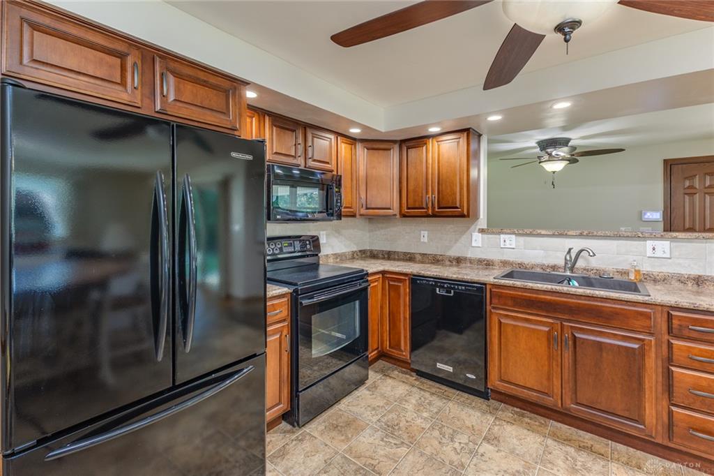920 E Shoop Property Photo 13