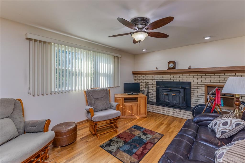 920 E Shoop Property Photo 15