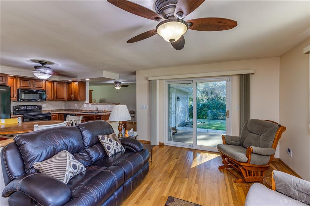 920 E Shoop Property Photo 16