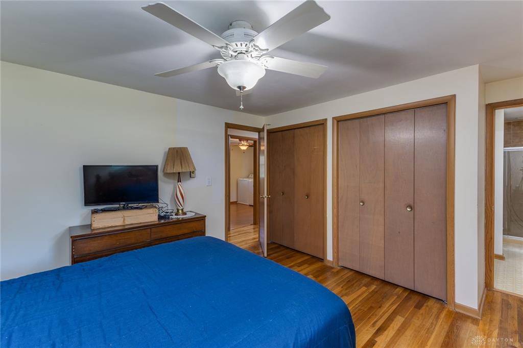 920 E Shoop Property Photo 18
