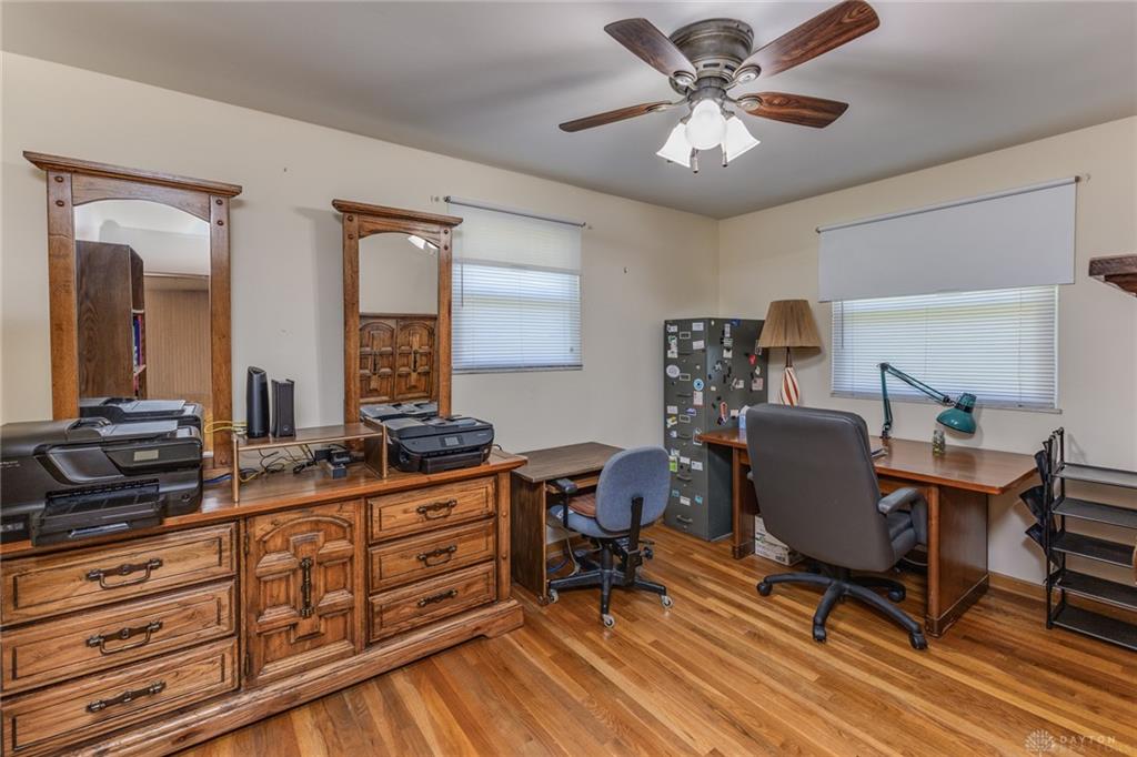 920 E Shoop Property Photo 20