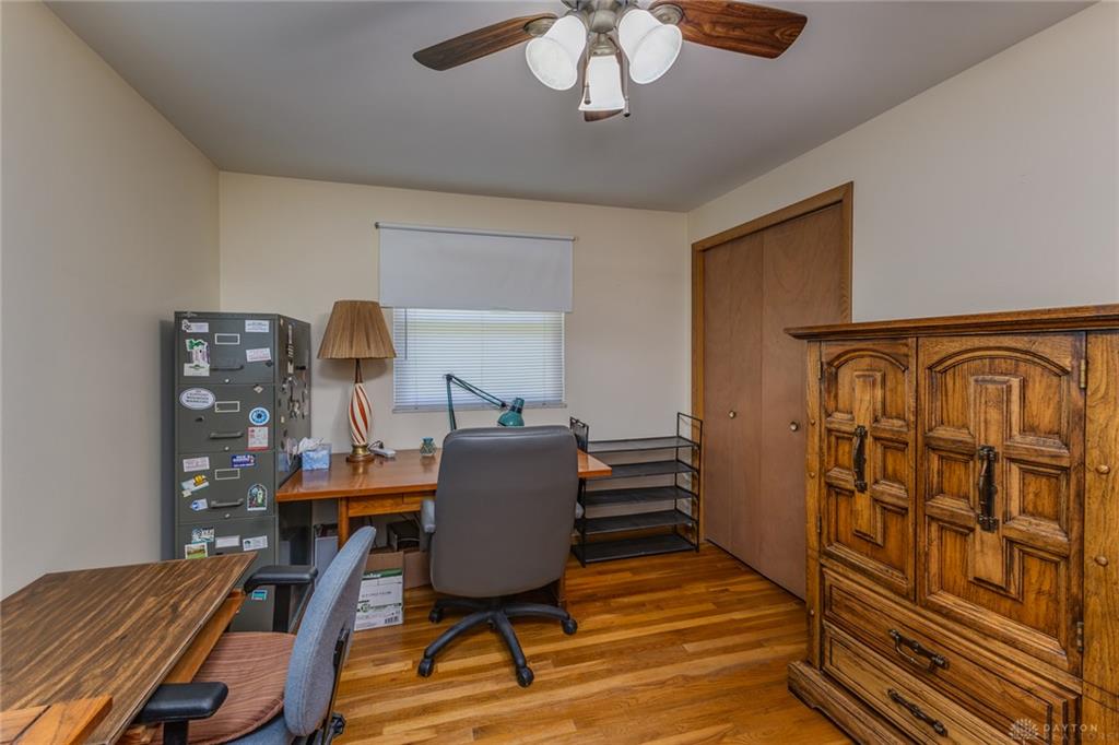 920 E Shoop Property Photo 21