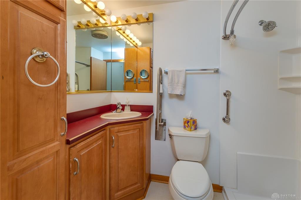 920 E Shoop Property Photo 22