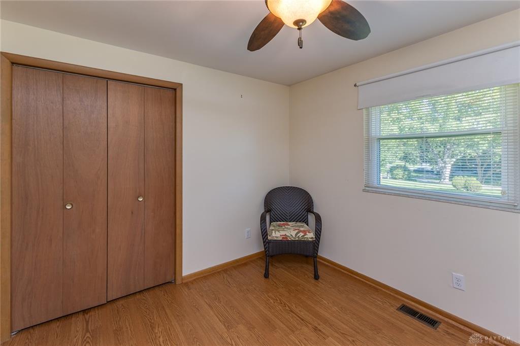 920 E Shoop Property Photo 24