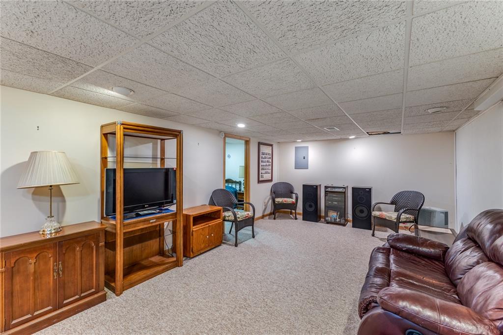 920 E Shoop Property Photo 25
