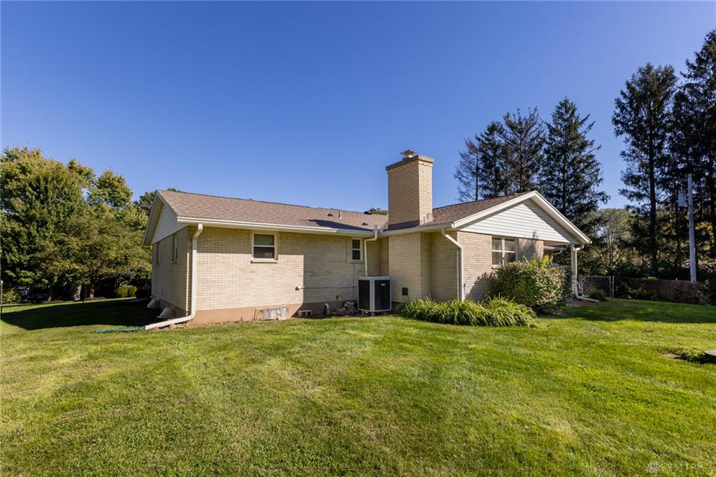 920 E Shoop Property Photo 38