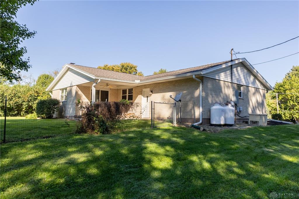 920 E Shoop Property Photo 39
