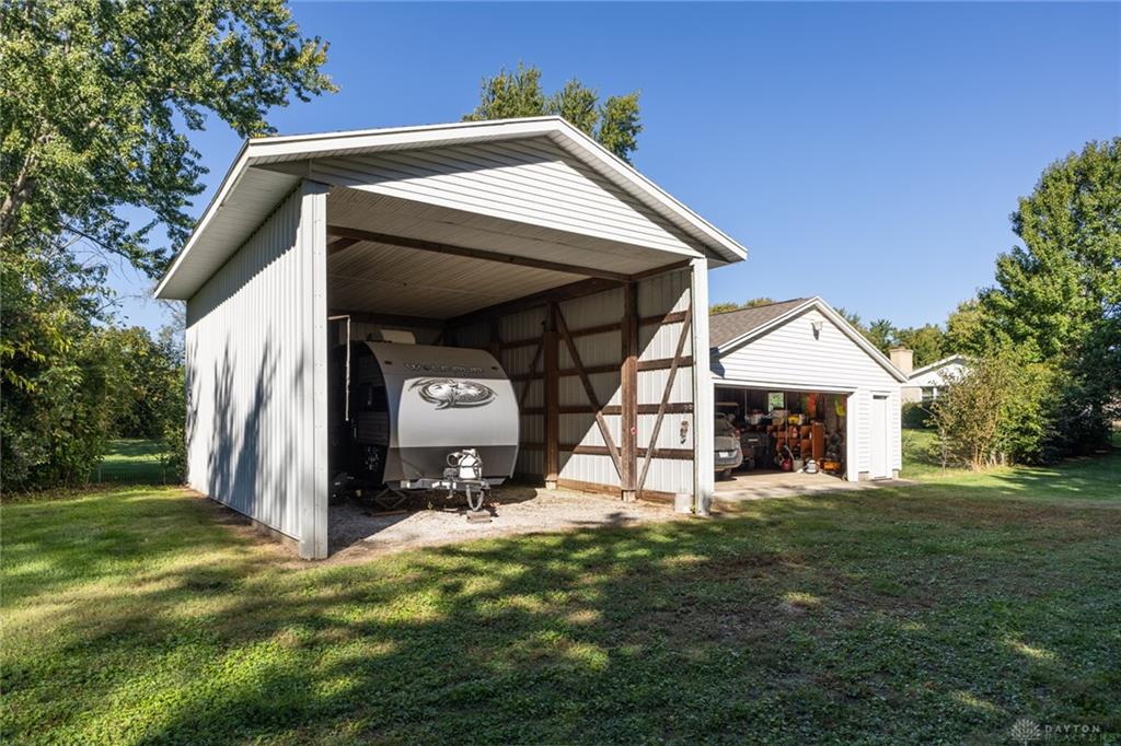 920 E Shoop Property Photo 42
