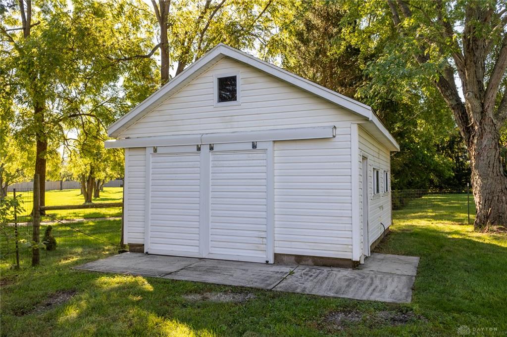 920 E Shoop Property Photo 43