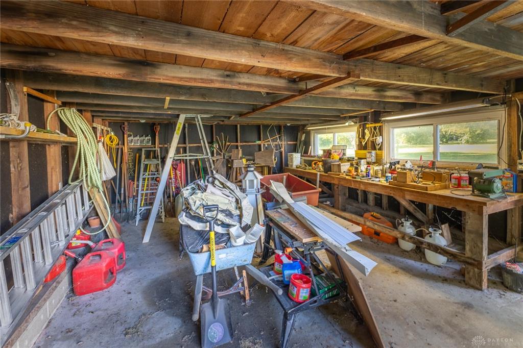 920 E Shoop Property Photo 44