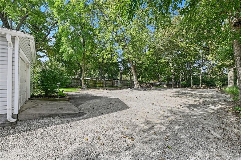2411 Troy Property Photo 23
