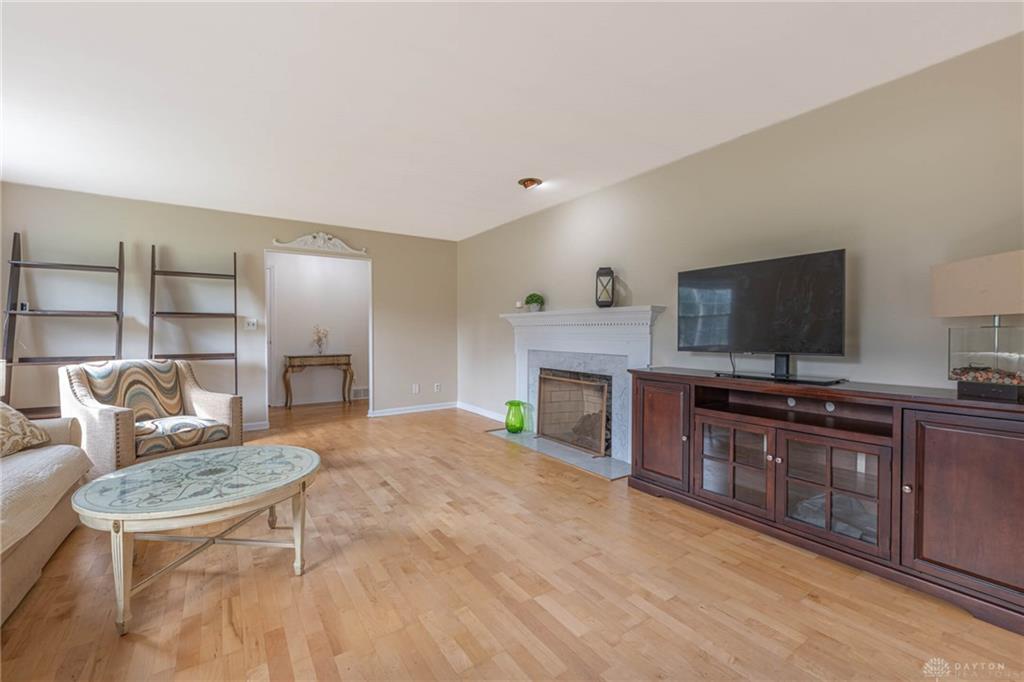 5598 Folkestone Property Photo 3