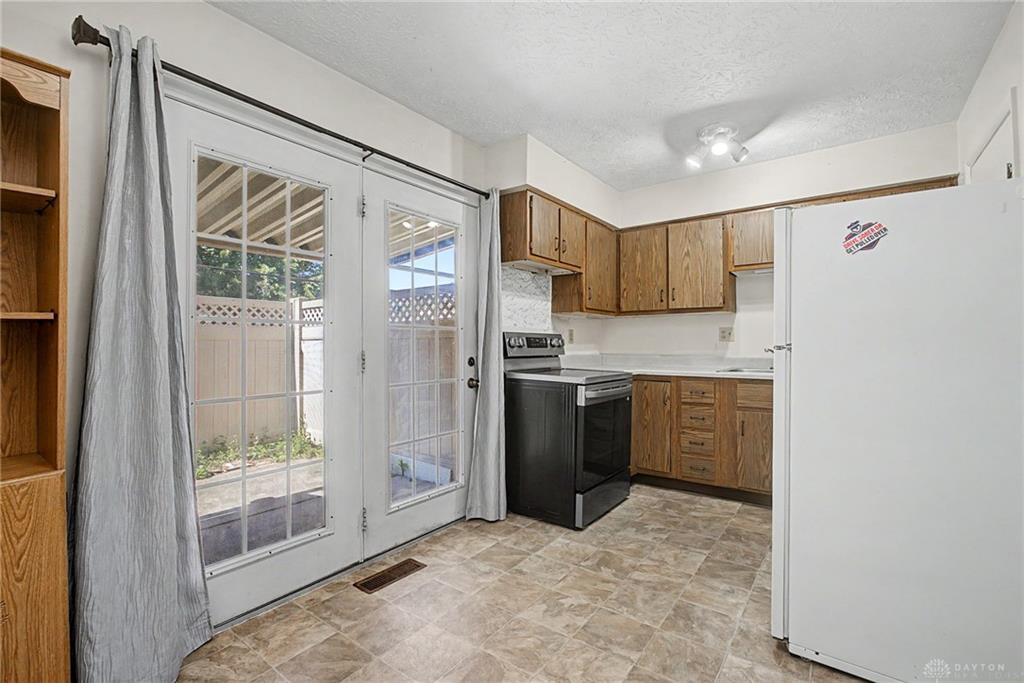 1034 Frederick Property Photo 11