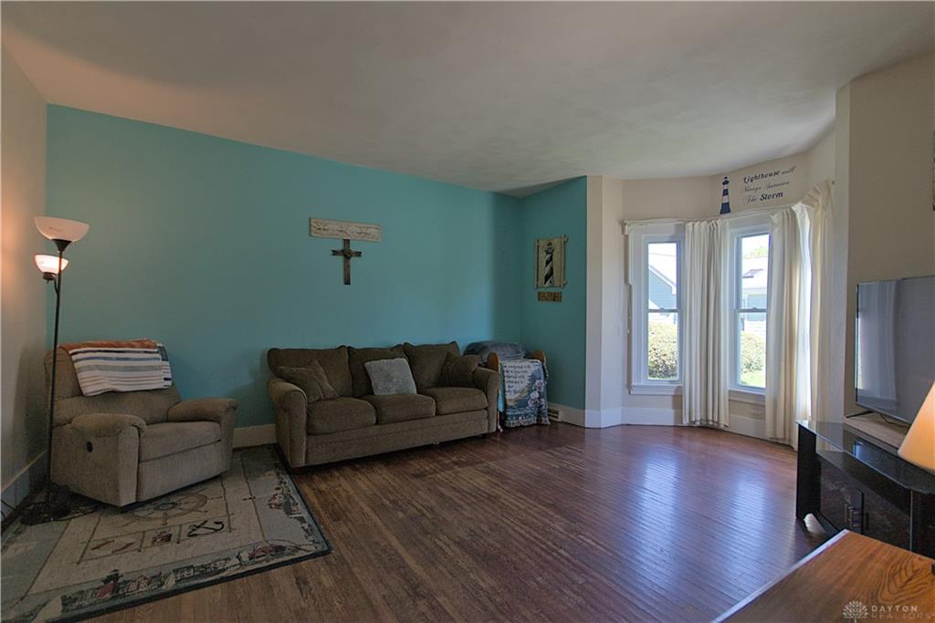 106 E Monument Property Photo 6