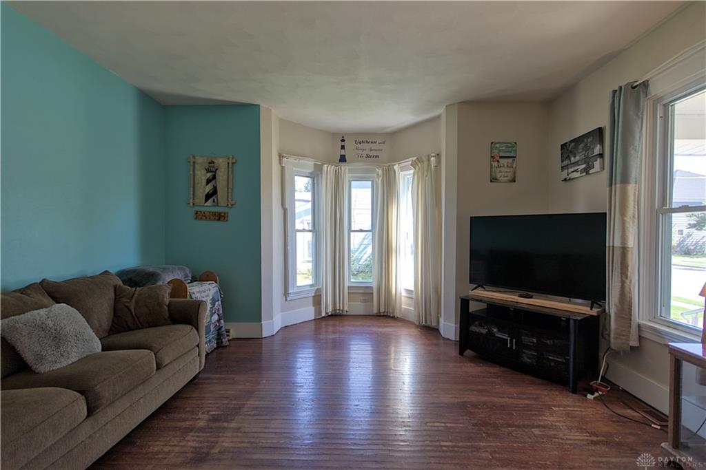106 E Monument Property Photo 7