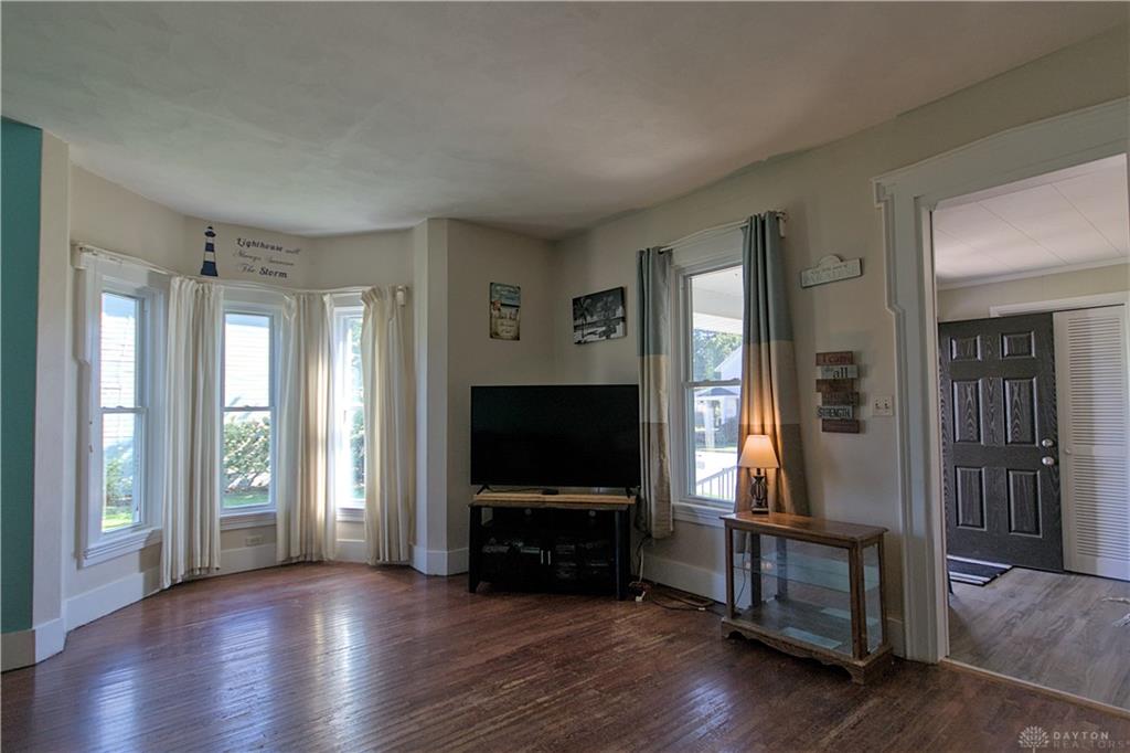 106 E Monument Property Photo 8