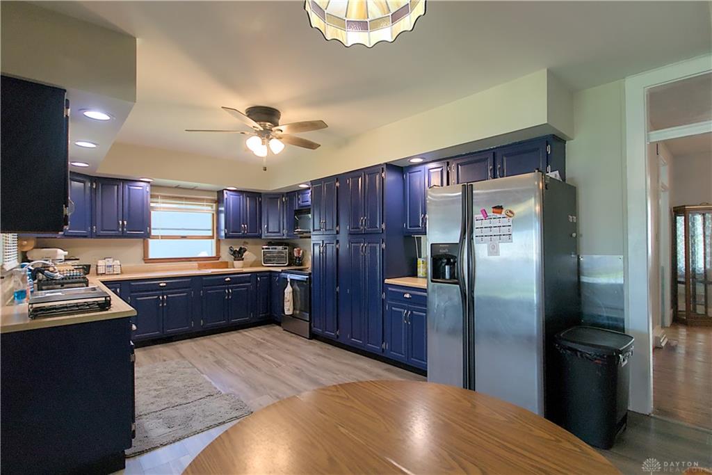 106 E Monument Property Photo 24