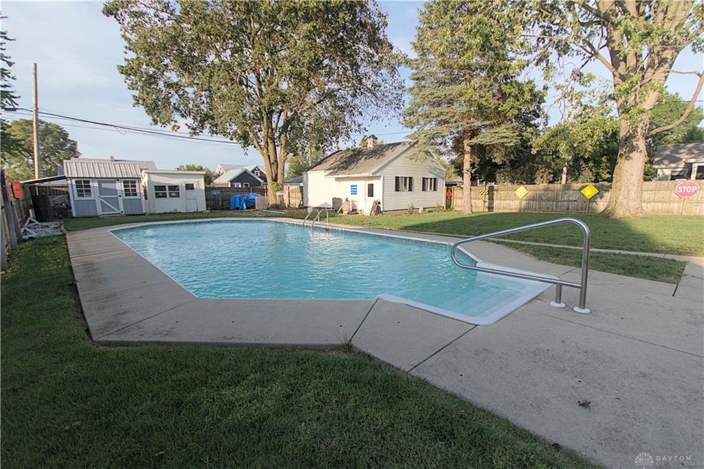 106 E Monument Property Photo 35