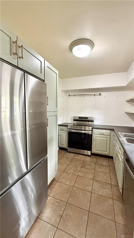 1032 Hampshire Property Photo 8