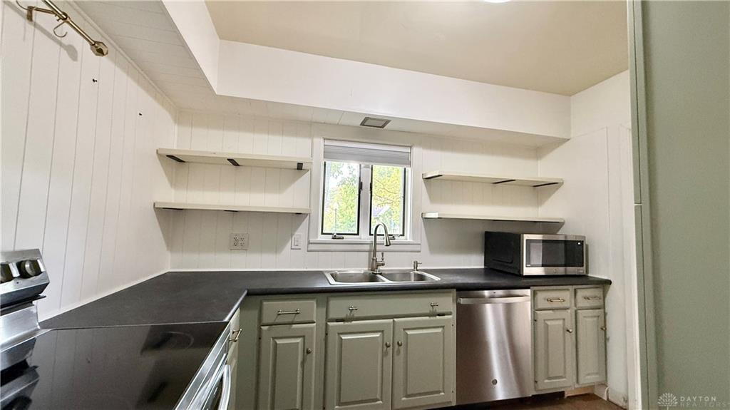 1032 Hampshire Property Photo 12