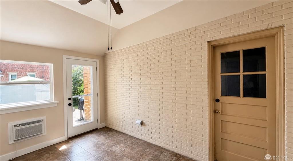 1032 Hampshire Property Photo 26