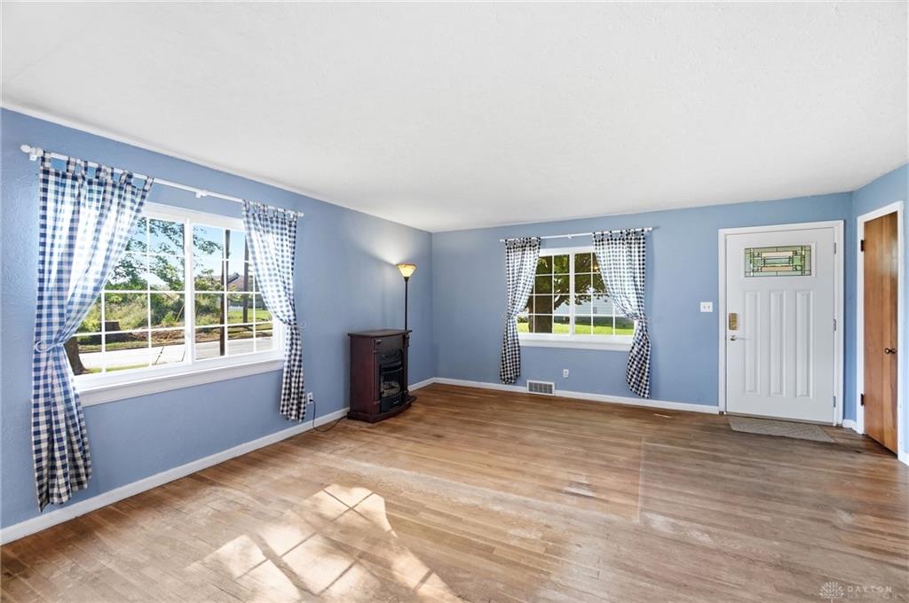 260 W 2nd Property Photo 14