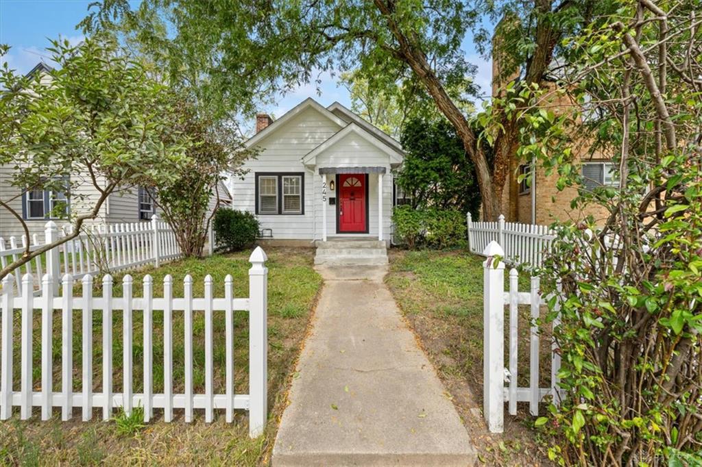 245 Victor Property Photo 4