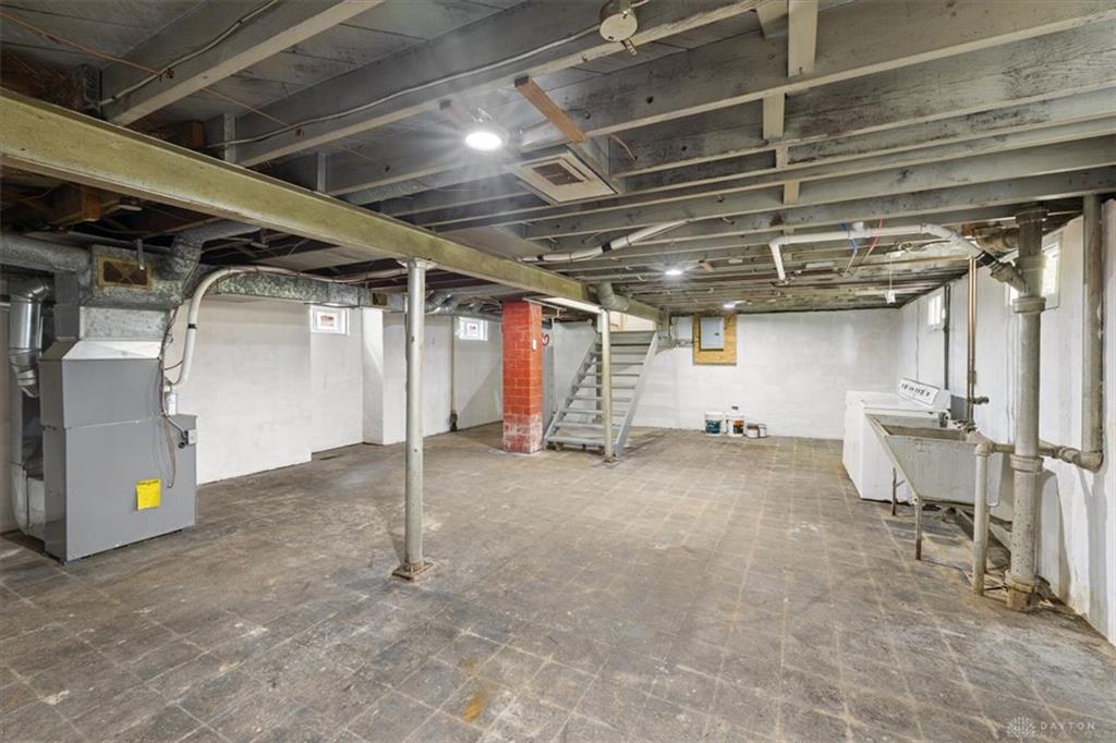 245 Victor Property Photo 32