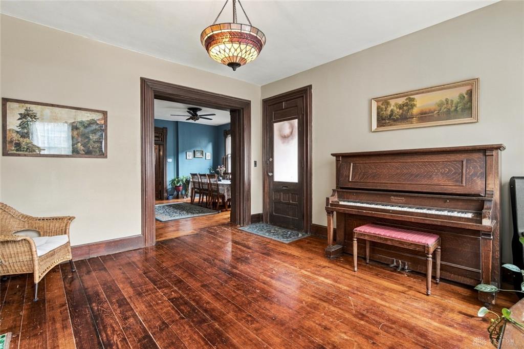247 Oak Property Photo 6