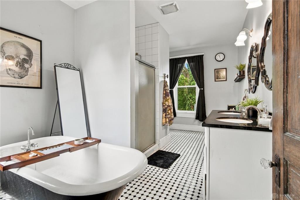 247 Oak Property Photo 23