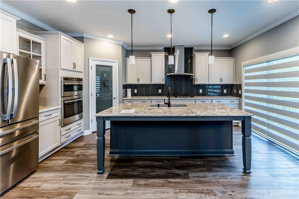 498 Carleton Property Photo 8