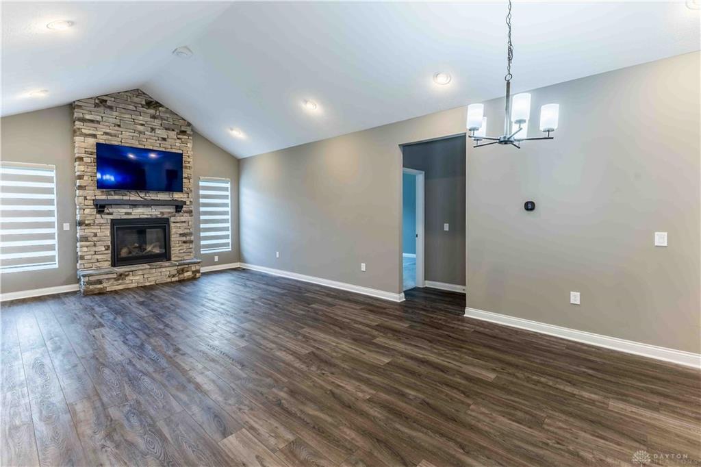 498 Carleton Property Photo 9