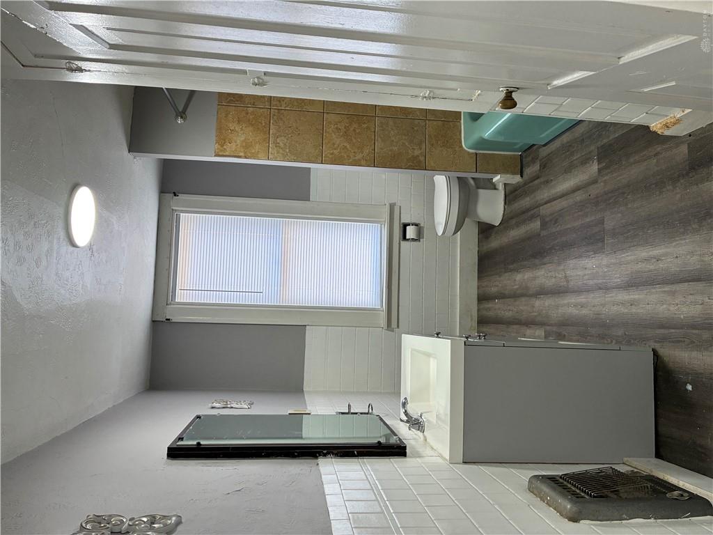 908 Washington Property Photo 9