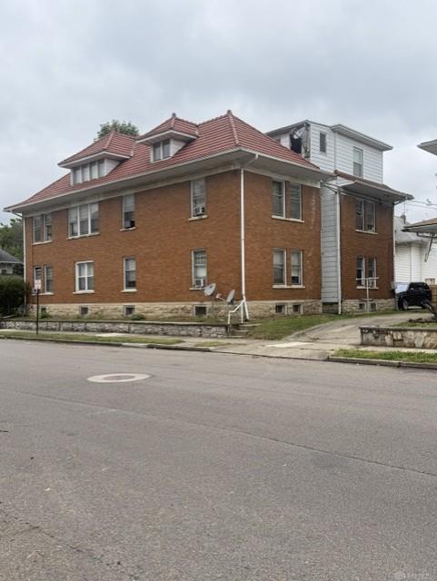 900 N Limestone Property Photo 3
