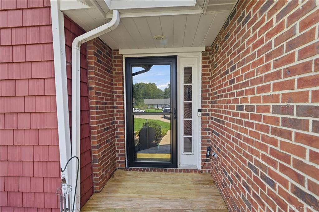 927 Golden Meadows Property Photo 3