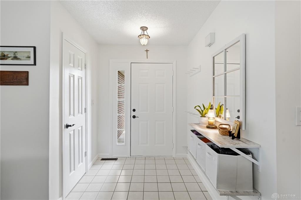 927 Golden Meadows Property Photo 6