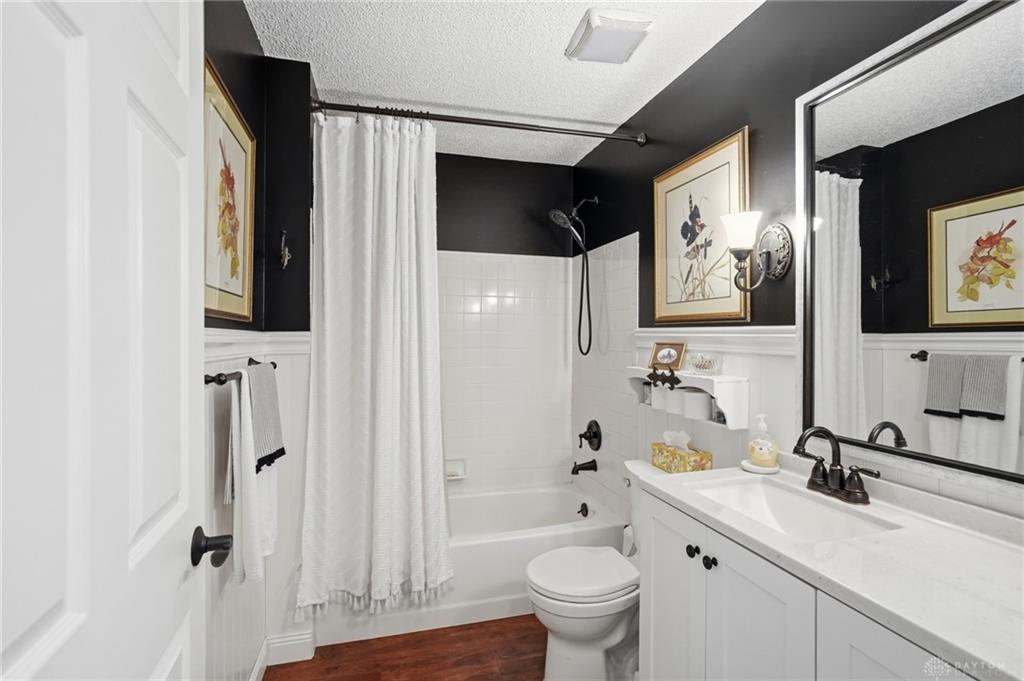 927 Golden Meadows Property Photo 25