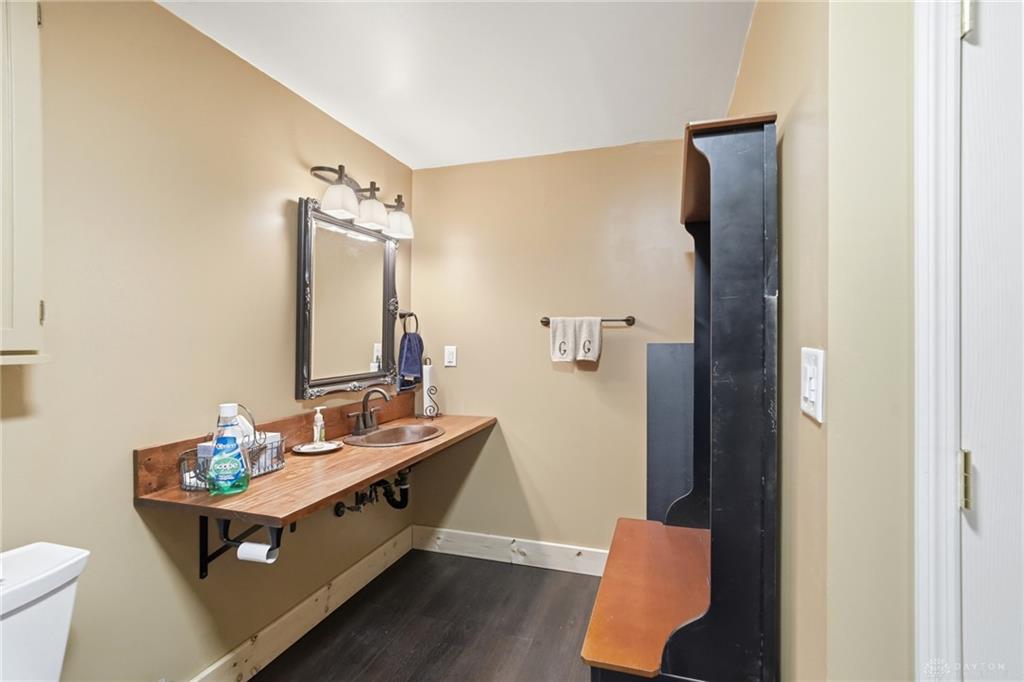 927 Golden Meadows Property Photo 27