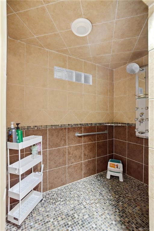 927 Golden Meadows Property Photo 29
