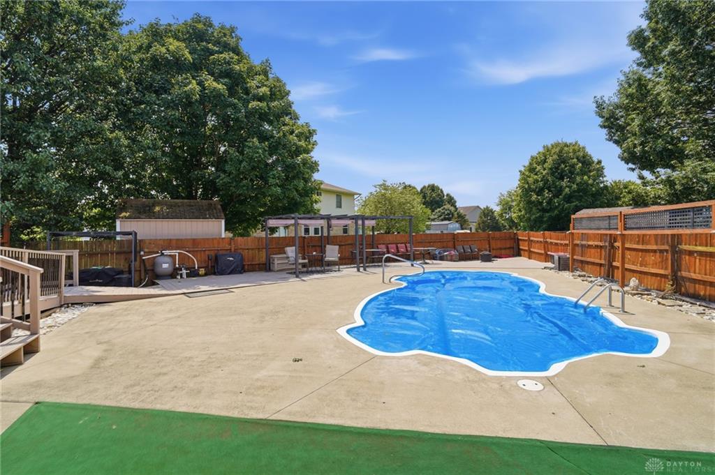 927 Golden Meadows Property Photo 31