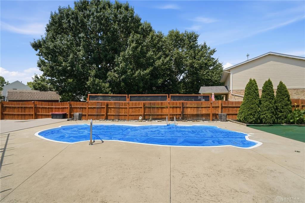 927 Golden Meadows Property Photo 33
