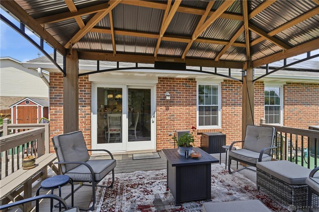 927 Golden Meadows Property Photo 42
