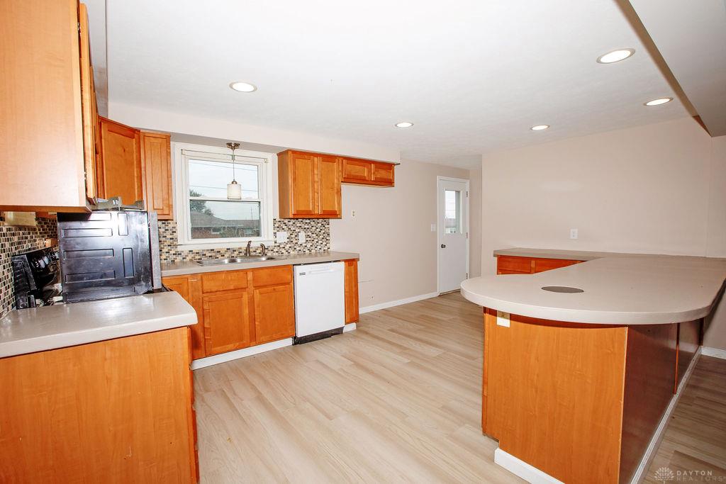5414 Taywell Property Photo 10