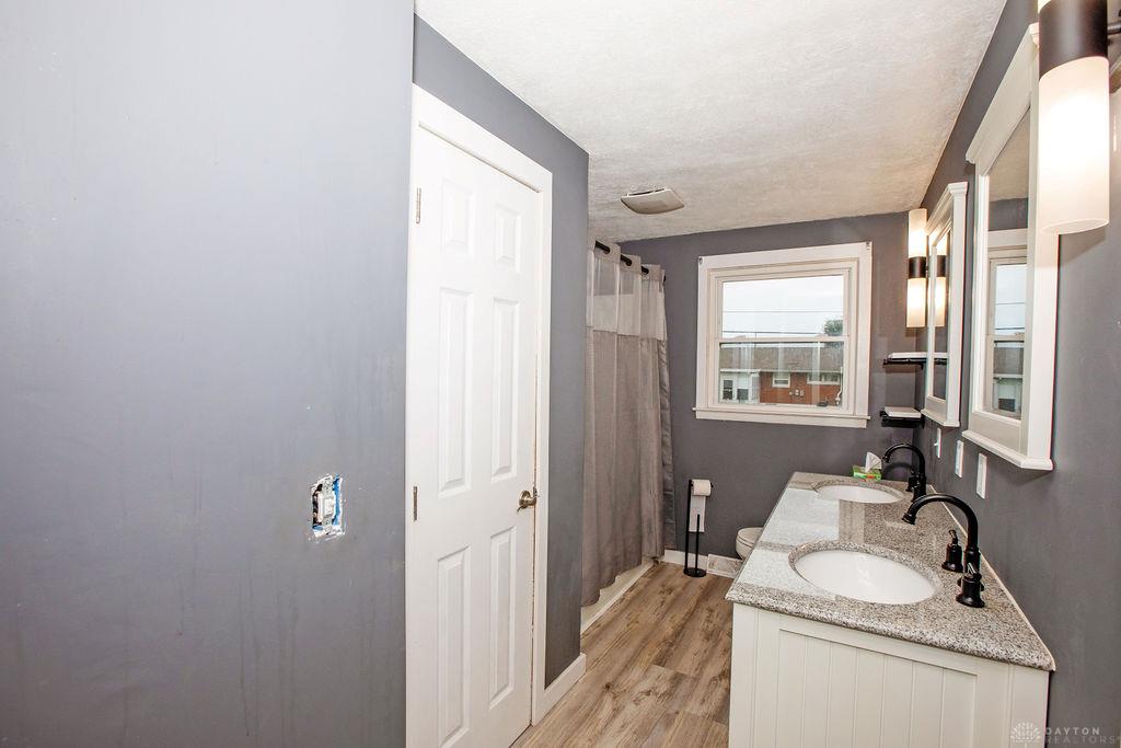 5414 Taywell Property Photo 31